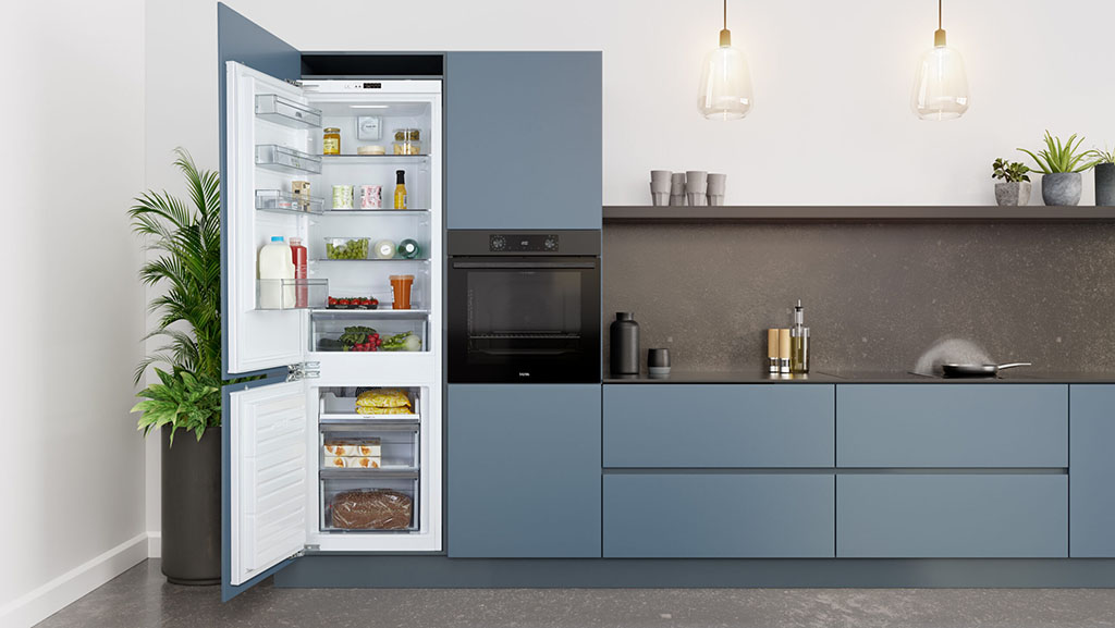 Vergelijking van drie populaire koelkasten: Samsung BRB70F26CES0EF, ETNA KCS6178NOF en Samsung RS57DG400EB4